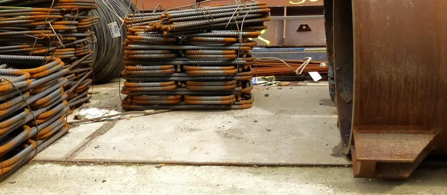 Armatures en acier prêtes pour un chantier